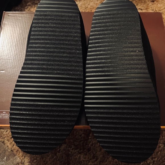 ✨NWOT Chapmion slippers✨ - Picture 2 of 2